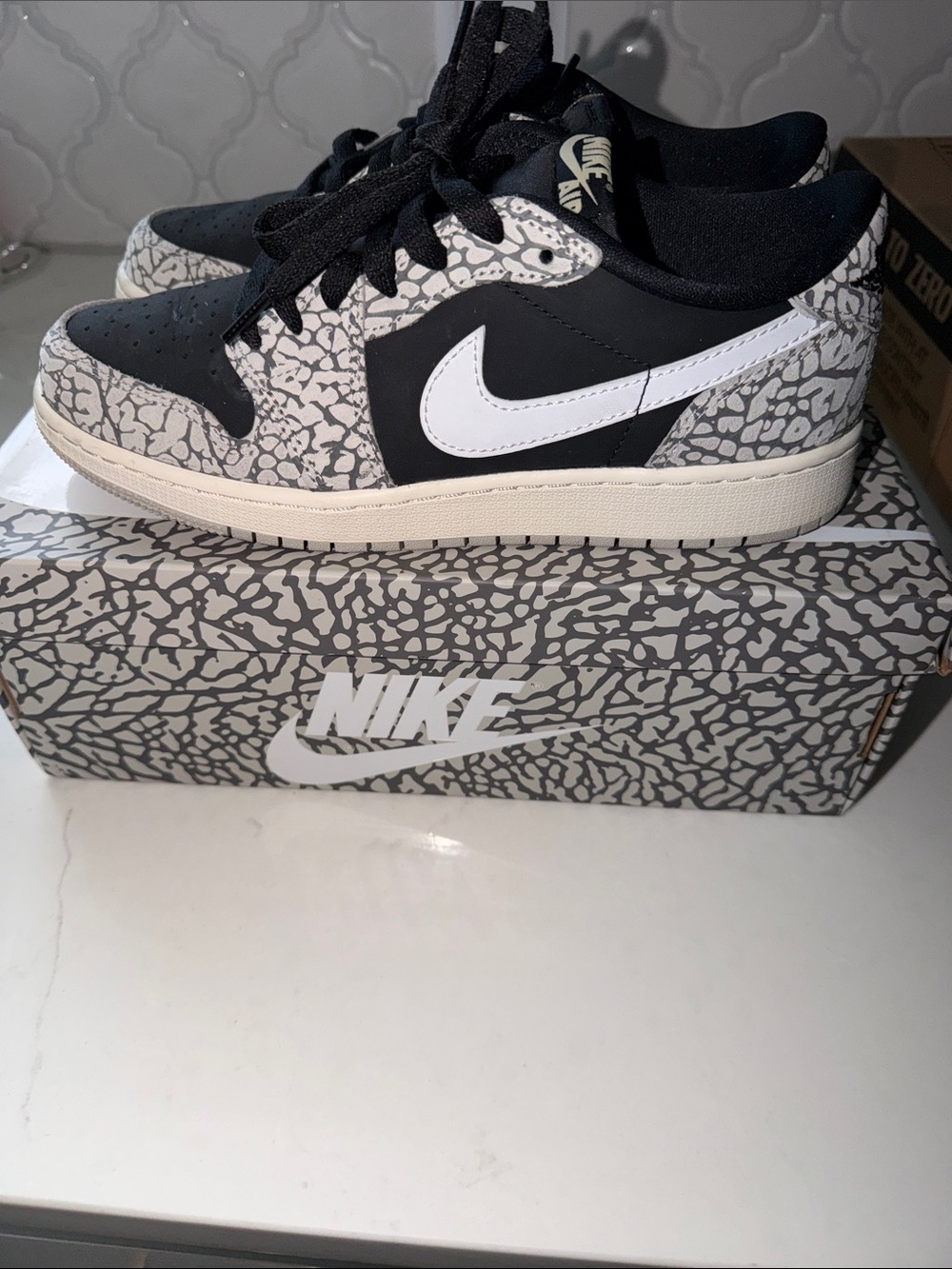 Air Jordan 1 Retro Low OG (GS) Black White Elephant Print Low-Top Sneakers 6.5Y - Picture 3 of 9